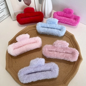 Plush faux fur claw clips in six colors for women's autumn winter hair styling