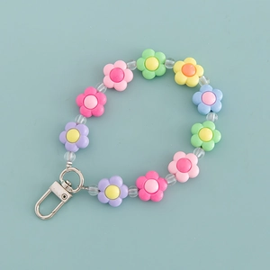 Schattige snoepkleurige hars bloem sleutelhanger met pastel kralen en metalen sluiting