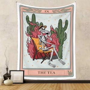 Détail de la tapisserie tarot IX THE TEA montrant un squelette buvant du thé au désert
