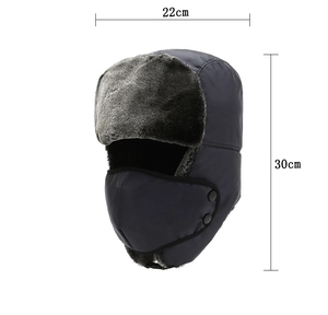 Détail du chapeau trappeur bleu foncé avec doublure en fausse fourrure et dimensions