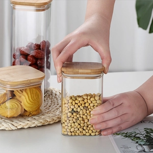 Square borosilicate glass storage jar with airtight bamboo lid for tea and grains