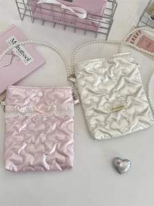 Mini borse a tracolla trapuntate a cuore con catene di perle e fiocchi in rosa e bianco
