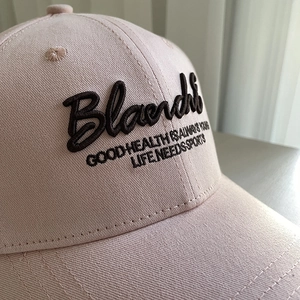 Casquette de baseball rose structurée en coton sergé avec broderie de slogan en 3D