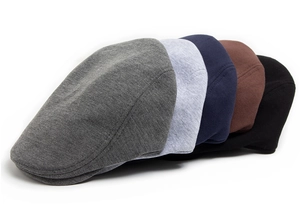 Détails de la texture tricotée des casquettes plates pour hommes en cinq coloris