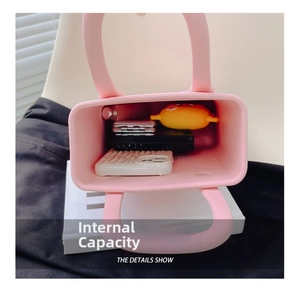 Innenansicht der rosa EVA-Strandtasche mit Platz für Handy und kleine Kosmetikartikel