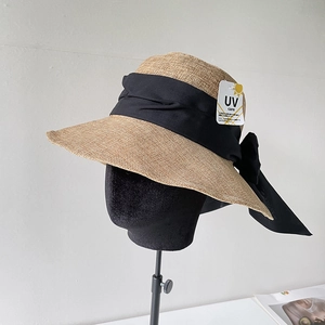 Cappello da sole in lino marrone con fiocco in seta nera e protezione UV per l'estate