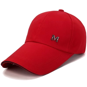 Casquette de baseball en toile rouge avec logo M en métal et longue visière solaire
