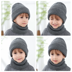 Detail view of children's grey ribbed knit beanie and matching neck warmer set texture