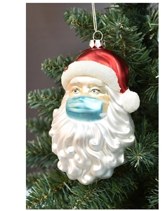 Dettaglio dell'ornamento in vetro Babbo Natale con maschera su albero di Natale