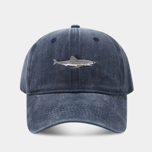 Vintage Baseballkappe aus gewaschener Baumwolle mit Haifisch-Stickerei im Distressed-Look