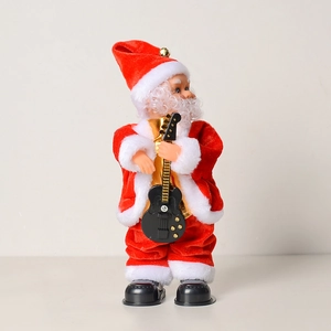 Détail du Père Noël électrique avec guitare noire et costume de fête en velours rouge