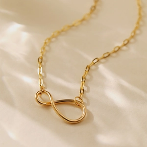 Elegante 18K vergoldete Unendlichkeitssymbol-Halskette mit rechteckigen Kettengliedern