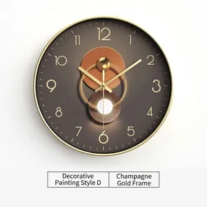 Horloge murale minimaliste or champagne avec art géométrique moderne et mouvement quartz