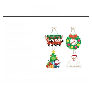 Detailed specs for Christmas door signs featuring 350g cardstock with UV printing