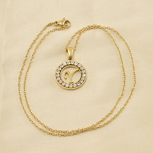 Élégant collier lettre Y plaqué or 18 carats avec pendentif en cristal sur fond de soie