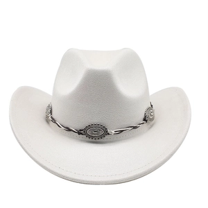 Chapeau de cowboy blanc en suédine avec ruban noir tressé et ornements métalliques