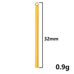 Detail showing a 32mm gold bar pendant weighing 0.9g in stainless steel