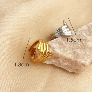 18K gold plated stainless steel ring set with 3D wavy pleated design and open band