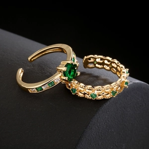 Retro 18K gold plated copper ring set with green zircon and sparkling white crystals