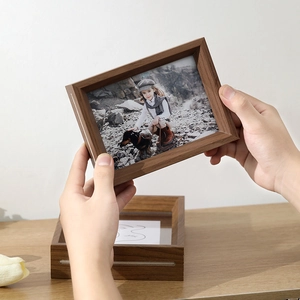 Rotating walnut wood frame for A4 photos and specimens with minimalist tabletop base