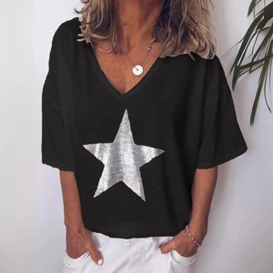 Dames T-shirt met V-hals en korte mouwen in zwart met glanzende zilveren sterrenprint