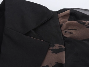 Détail du col chemise et de la manche bouffante en organza sur robe noire
