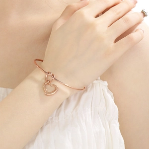 Elegant 18K rose gold plated stainless steel knot bracelet with hollow heart pendant