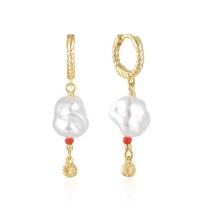 Detailed close-up of 925 silver twist earrings with baroque pearl and golden sun charms