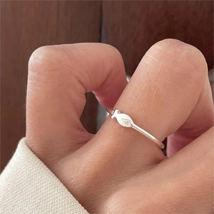 Anello aperto in argento sterling 925 minimalista con design a pesce e piccolo diamante