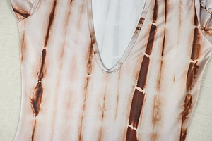 Detail of V-neck tie-dye print dress with high-quality knitted fabric texture