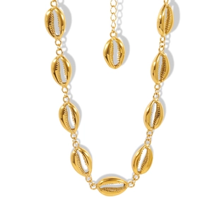 Golden sea shell necklace with detailed nautical link design and adjustable chain extender