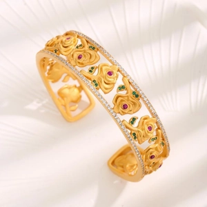 Vintage gold-plated open bangle with rose relief, red gemstones and pavé crystals