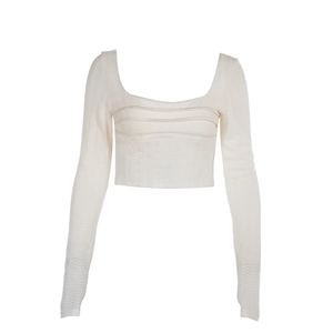 Haut court à manches longues blanc crème avec col carré et tissu à maille texturée