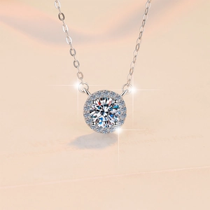 Collana con ciondolo in Moissanite rotonda da 1 carato in argento S925 con alone