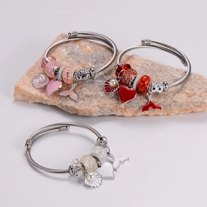 Adjustable stainless steel mermaid tail charm bracelets with pearls and heart pendants