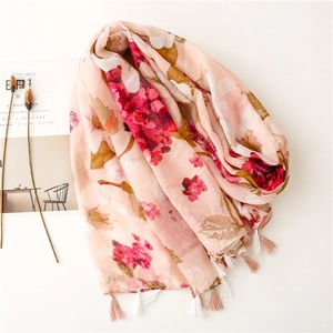 Linen feel floral scarf in light pink with vintage flower prints and elegant tassels