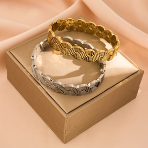 Minimalist 18K gold and silver plated stainless steel crossover wave bangles set