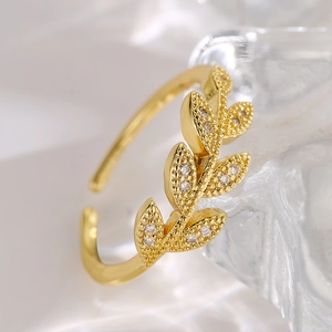 18K gold plated leaf-shaped open ring with sparkling cubic zirconia in a natural style