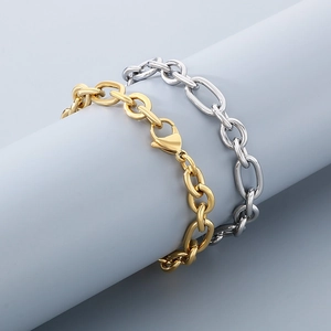 Macro shot of 9mm stainless steel chunky curb chain links in gold and silver finishes
