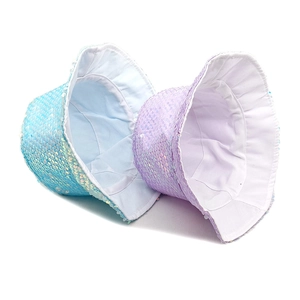 Fashionable sequined bucket hat for women with reversible sun protection and glitter finish
