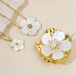 Flower Pendant Necklace Stainless Steel Gold Plated Artificial Pearl Shell Camellia Jewelry Elegant Women Gift