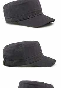 Detalle de la gorra militar de algodón gris oscuro con hebilla metálica ajustable