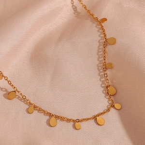 Elegante collana in acciaio inossidabile placcata oro 18 carati con ciondoli a goccia