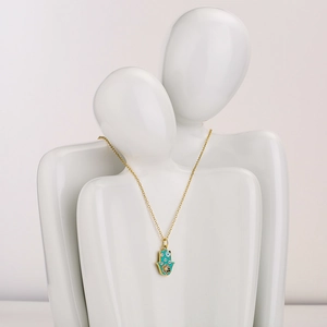 Hamsa-Hand-Halskette mit 18K Goldbeschichtung, blauem Emaille und Zirkon-Details