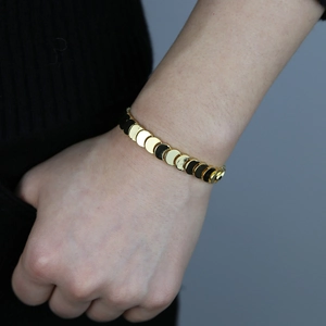 Minimalist gold moon necklace with polished semi-circular links for elegant women's wear