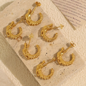 Vintage Titanium Steel Dragon Head Stud Earrings For Women Chinese Style Gold Metallic C-Shape 3D Design Jewelry Earrings