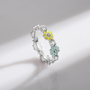 S925 sterling silver daisy flower ring with yellow enamel and sparkling zircon stones