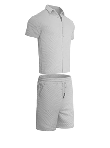 Détail d'un ensemble deux pièces gris clair pour hommes en maille à texture géométrique