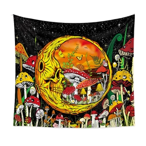 Détail de la tapisserie psychédélique lune squelette avec champignons et décor de forêt