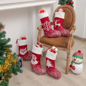 5er-Set rote und weiße Strick-Weihnachtssocken mit Rentier-, Schneemann- und Nikolausmuster